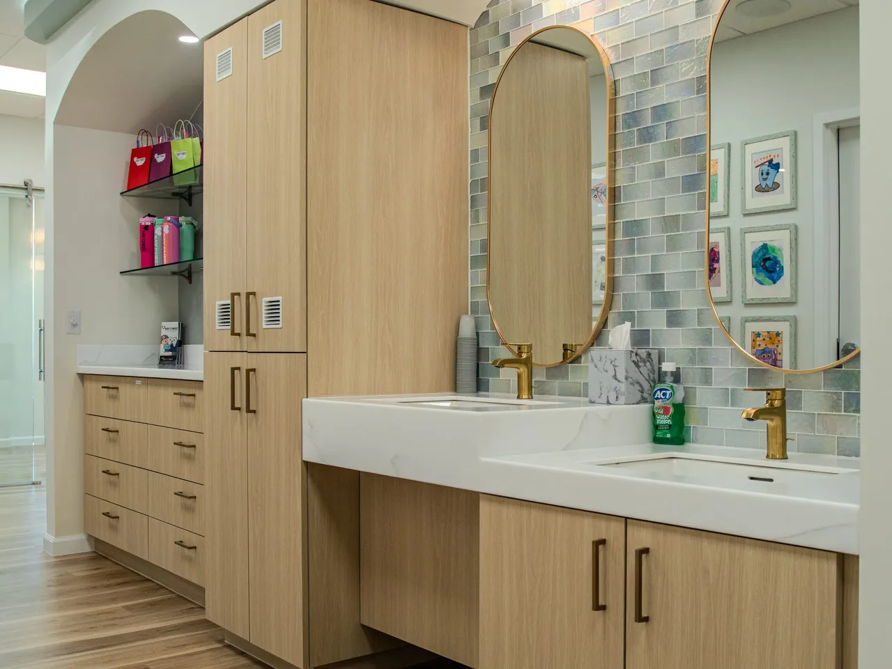 Clinical prep and hygiene station